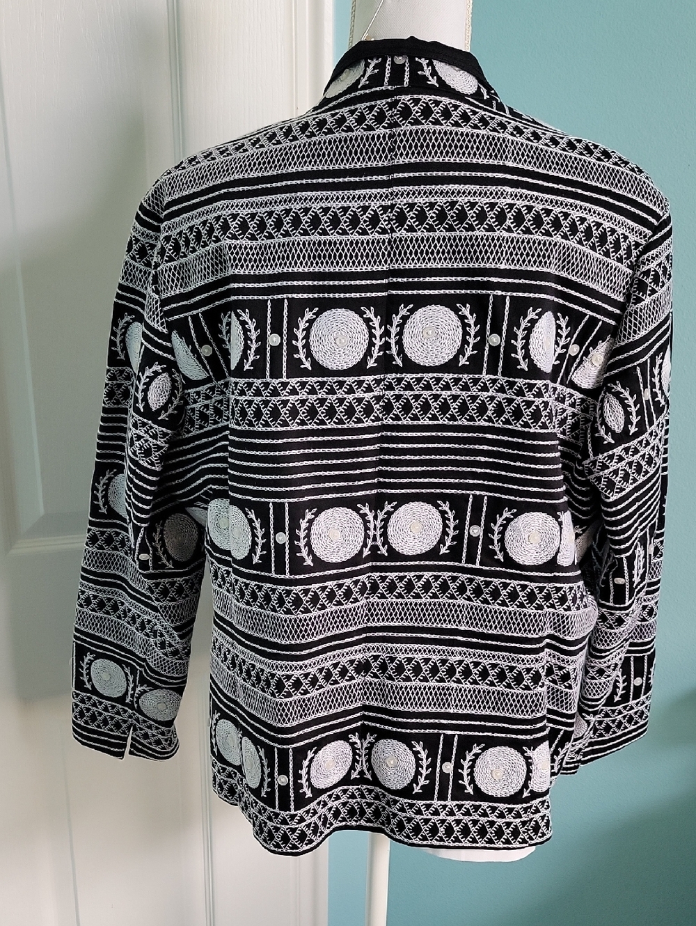 Bold Embroidered Jacket - Picture 4 of 4